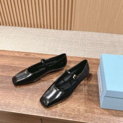 Prada Pumps and ballerinas