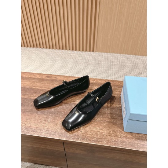 Prada Pumps and ballerinas
