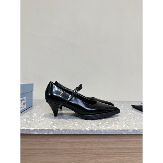 Prada Pumps and ballerinas
