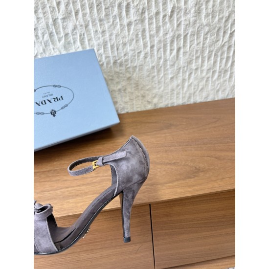 Prada Pumps and ballerinas