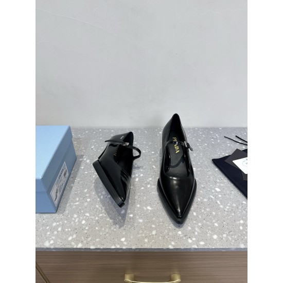 Prada Pumps and ballerinas