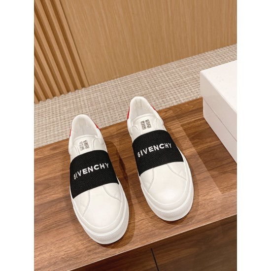 GIVENCHY Sneakers