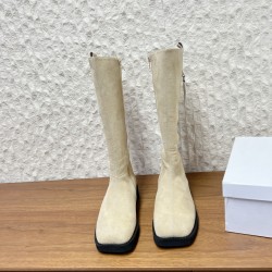 350G279 MaisonMargiela 马吉拉 25ss 秋冬新款 分趾高筒靴火爆来袭！太香了‼️靓丽多彩少女感扑面而来！不容错过的时尚单品  简单又有格调的美 跑量扛把子 必入单品 时尚减龄神器 随性率真的感脚简单高级的设计 融入MM6独有的标志同时满足日常 休闲渡假 百搭 真心巴适意大利真皮大底 分体设计 原版一致材料 对标原单 请认准咱家高货▪鞋面：牛京▪内里：牛皮▪大底：原版进口发泡大底▪Size：35-39（40定做不退换）