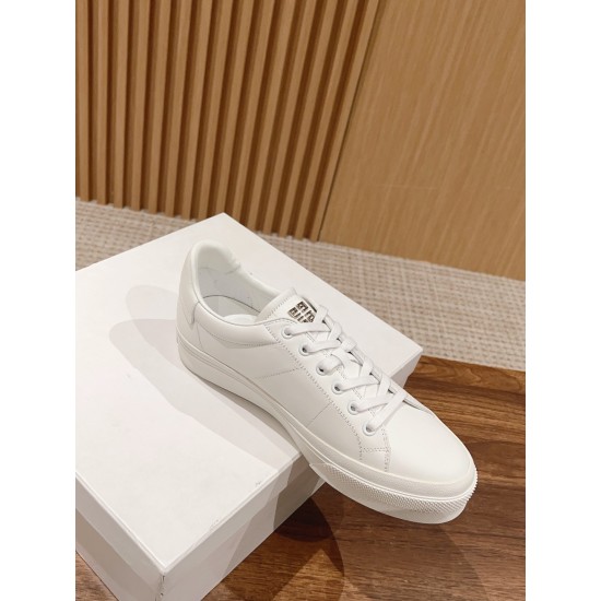 GIVENCHY Sneakers