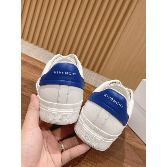 GIVENCHY Sneakers