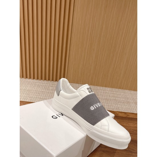 GIVENCHY Sneakers