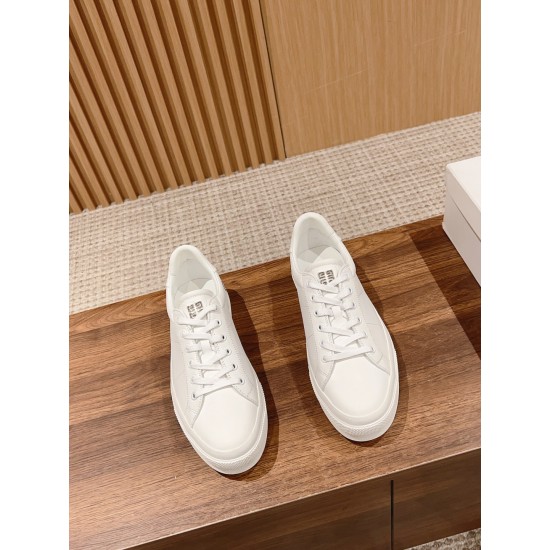 GIVENCHY Sneakers