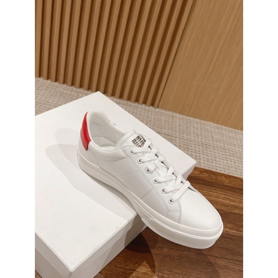 GIVENCHY Sneakers