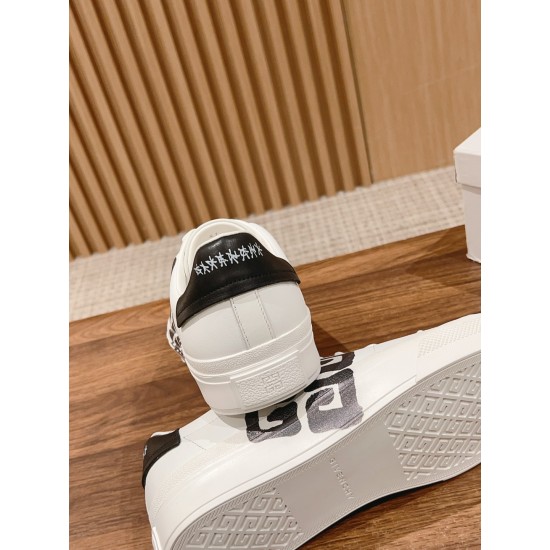 GIVENCHY Sneakers