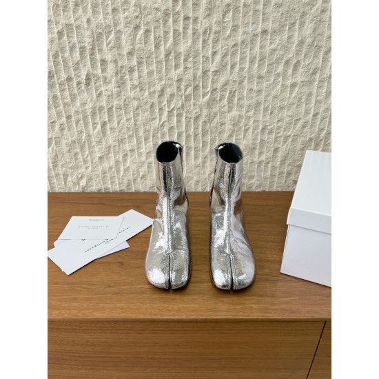 3cm 380G062  MaisonMargiela 马吉拉 25ss秋冬新款 分趾系列 高跟 分趾靴原版套楦鞋型很经典，不管是价格还是品质通通秒杀市场……告别臃肿，专为当代独立、气质都市女性打造高级鞋履 对是小众的佼佼者，百搭王，小众没有那么烂大街，穿上太有气质了▪鞋面：采用原版进口爆裂纹牛皮 ▪内里垫脚：苯染牛皮 ▪大底：原版定制意大利双层真皮大底▪Size：35-39（40.41定做不退换）