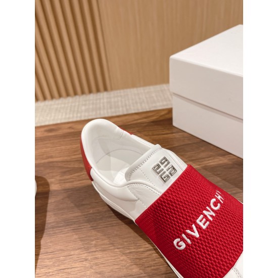 GIVENCHY Sneakers