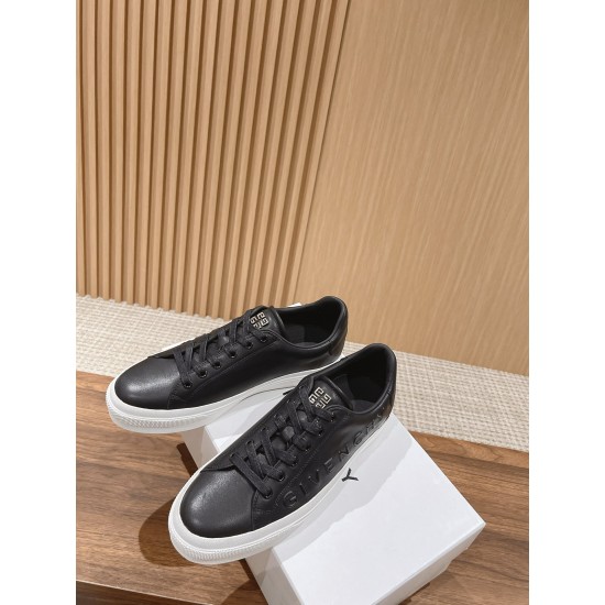 GIVENCHY Sneakers