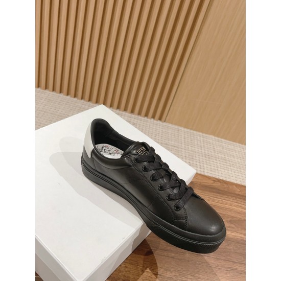 GIVENCHY Sneakers