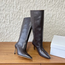 460G279  Maison Margiela 马吉拉 25ss秋冬新款 高跟 长靴简易百搭尖头靴子，北欧小众风情～简约的设计  独特头型设计 让脚丫子变的更加自由自在！想怎么走，就怎么走 ……无约束！套筒设计简单的流畅线条修饰脚型，好穿舒适耐看！▪鞋面：采用原版进口小牛皮▪内里垫脚：水染牛皮▪跟高：7.5cm▪鞋底：原版定制意大利真皮大底▪码数：35-40（40订做不退换）