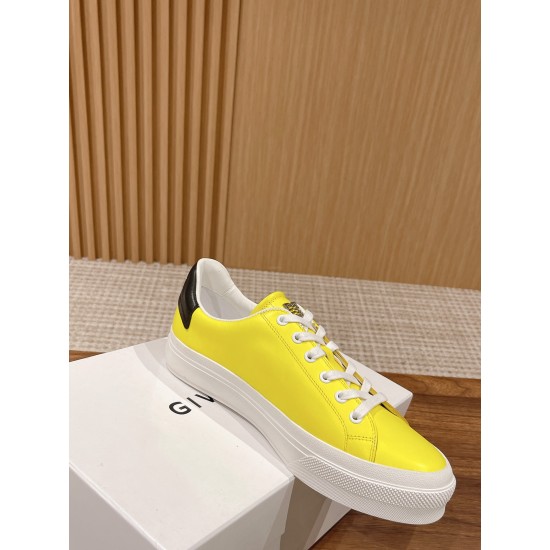 GIVENCHY Sneakers
