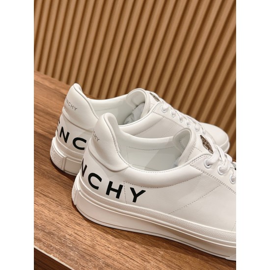 GIVENCHY Sneakers