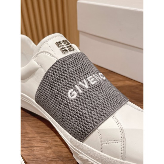 GIVENCHY Sneakers