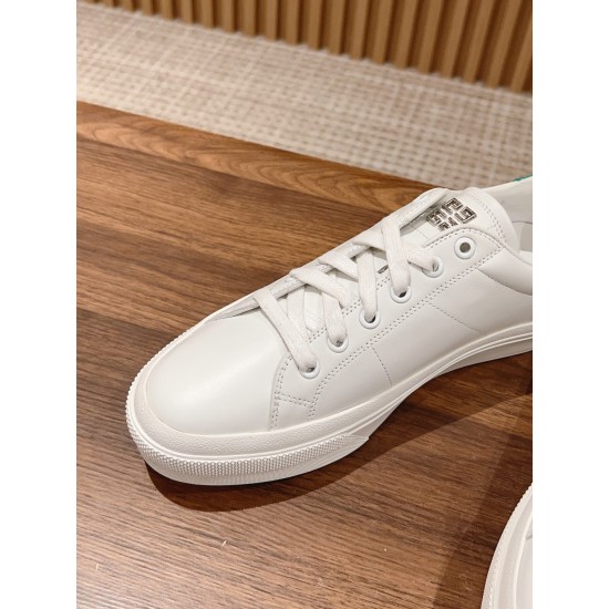 GIVENCHY Sneakers