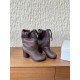 420G321  Maison Margiela 马吉拉 25ss秋冬新款 分趾绑带宽松 高跟靴MM6家tabi分趾 秋冬新品最高版本买手代购完美分趾tabi靴原版开模双层真底 原版套楦鞋型很大方 搭配各种风格都可以轻松驾驭 小短腿的福音 上身瞬间秒变大长腿 上脚不被常规所拘束，随心所欲做自己 上脚炒鸡柔软舒适▪鞋面：采用原版进口牛皮▪内里垫脚：羊皮▪跟高：7 5cm▪大底：原版定制意大利真皮大底▪Size：35-39（40 定制不退换）