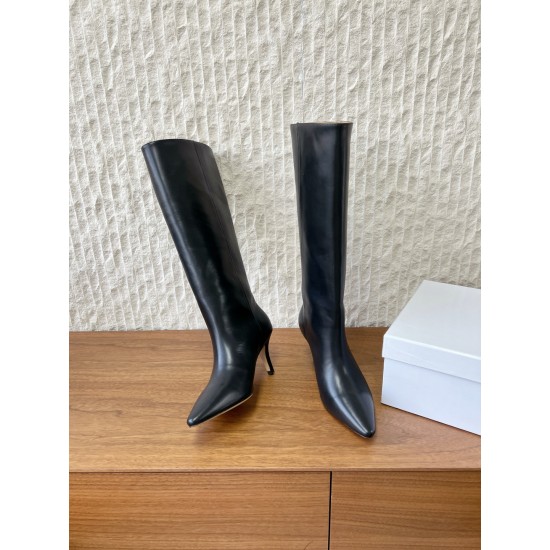 460G279  Maison Margiela 马吉拉 25ss秋冬新款 高跟 长靴简易百搭尖头靴子，北欧小众风情～简约的设计  独特头型设计 让脚丫子变的更加自由自在！想怎么走，就怎么走 ……无约束！套筒设计简单的流畅线条修饰脚型，好穿舒适耐看！▪鞋面：采用原版进口小牛皮▪内里垫脚：水染牛皮▪跟高：7.5cm▪鞋底：原版定制意大利真皮大底▪码数：35-40（40订做不退换）