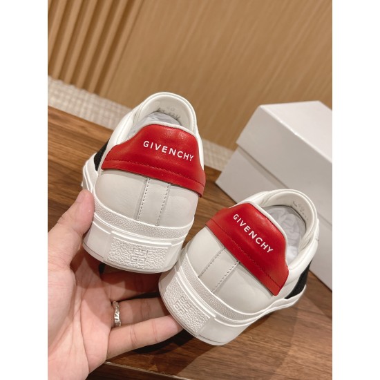 GIVENCHY Sneakers