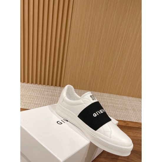 GIVENCHY Sneakers