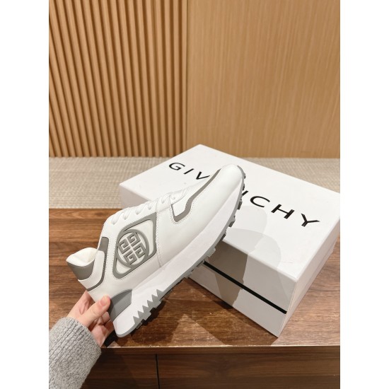 GIVENCHY Sneakers