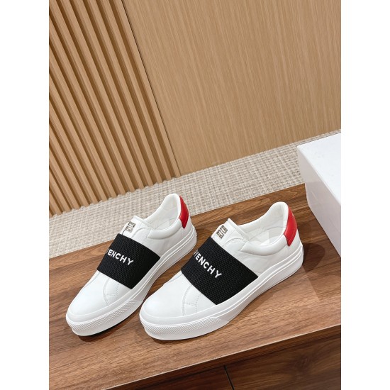 GIVENCHY Sneakers