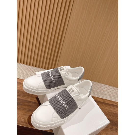 GIVENCHY Sneakers