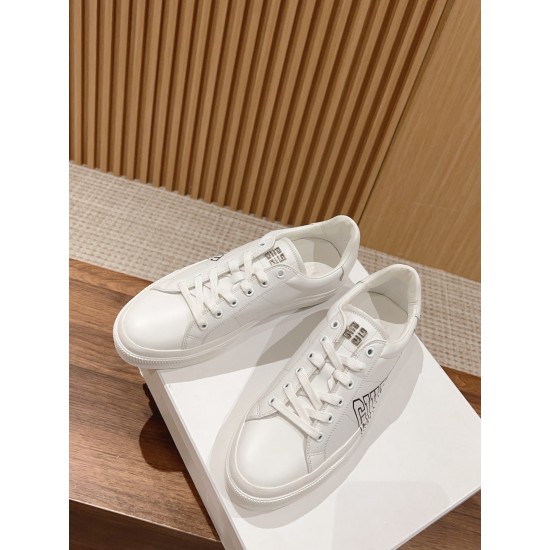 GIVENCHY Sneakers