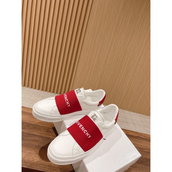 GIVENCHY Sneakers