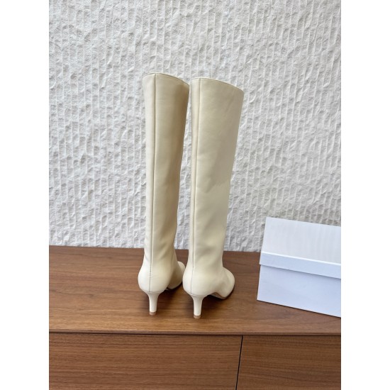 530GG279  Maison Margiela 玛吉拉 25ss秋冬新款 直筒 长靴不过膝 MM6家tabi分趾鞋靴 原版开模双层真皮鞋底 原版套楦鞋型很大方 搭配各种风格都轻松驾驭 小短腿的福音 上身瞬间秒变大长腿 上脚不被常规所拘束，随心所欲做自己～上脚炒鸡柔软舒适▪️鞋面：采用原版进口牛皮▪️内里垫脚：羊皮▪️大底：原版定制意大利双层真皮大底▪️Size：35-39（40.41定制不退不换）