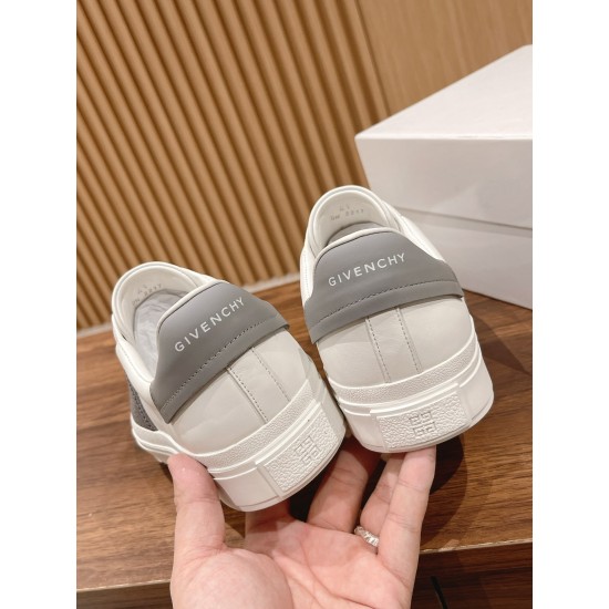 GIVENCHY Sneakers