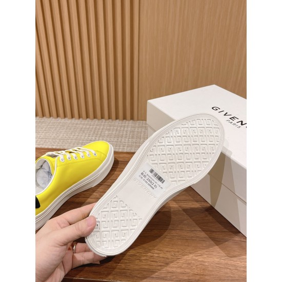 GIVENCHY Sneakers