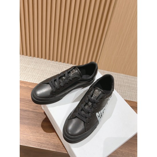 GIVENCHY Sneakers