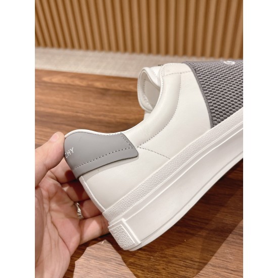 GIVENCHY Sneakers