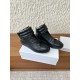 360（男码+10）G295 Maison Margiela 马吉拉 25ss秋冬新款马吉拉Future Sneaker复古 高帮 休闲鞋MM6作为这两年最受欢迎的鬼才设计师品牌设计简单、奢华的质感让你爱不释手  不想满大街撞款的可以看看这个品牌，比较小众却又是那么好搭配ins、小红书随处可见这个品牌的身影 ▪鞋面：采用原版进口牛皮▪内里垫脚：丝绸羊皮▪大底：原版定制防滑橡胶大底▪码数：35-44（女码40，男码45.46.47.48定做不退换）