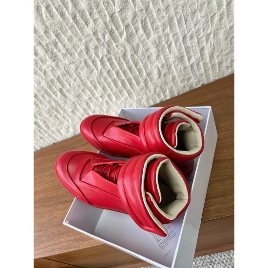 360（男码+10）G295 Maison Margiela 马吉拉 25ss秋冬新款马吉拉Future Sneaker复古 高帮 休闲鞋MM6作为这两年最受欢迎的鬼才设计师品牌设计简单、奢华的质感让你爱不释手  不想满大街撞款的可以看看这个品牌，比较小众却又是那么好搭配ins、小红书随处可见这个品牌的身影 ▪鞋面：采用原版进口牛皮▪内里垫脚：丝绸羊皮▪大底：原版定制防滑橡胶大底▪码数：35-44（女码40，男码45.46.47.48定做不退换）