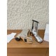 6cm 400G062  MaisonMargiela 马吉拉 25ss秋冬新款 分趾系列 高跟 分趾靴原版套楦鞋型很经典，不管是价格还是品质通通秒杀市场……告别臃肿，专为当代独立、气质都市女性打造高级鞋履 对是小众的佼佼者，百搭王，小众没有那么烂大街，穿上太有气质了▪鞋面：采用原版进口爆裂纹牛皮 ▪内里垫脚：苯染牛皮 ▪大底：原版定制意大利双层真皮大底▪Size：35-39（40.41定做不退换）