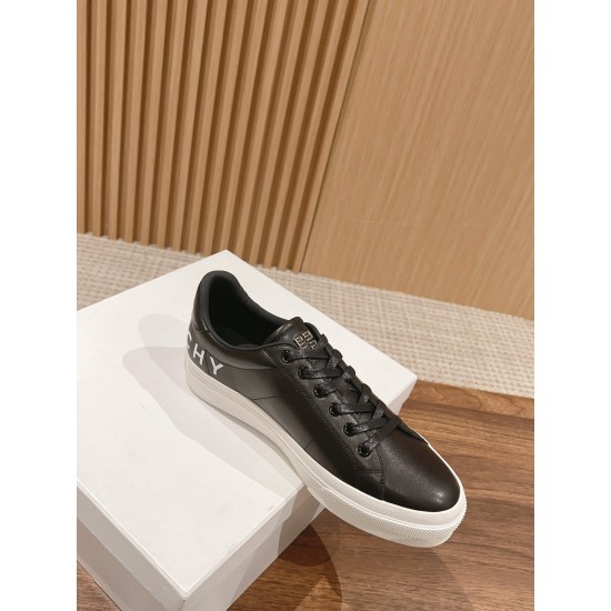 GIVENCHY Sneakers