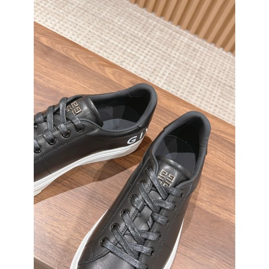 GIVENCHY Sneakers