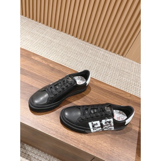 GIVENCHY Sneakers