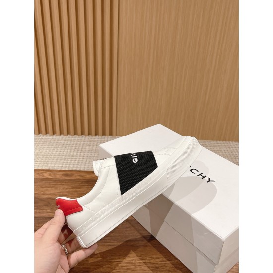 GIVENCHY Sneakers
