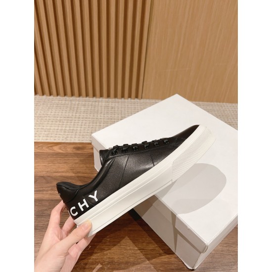 GIVENCHY Sneakers