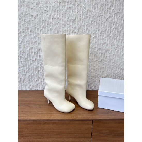 530GG279  Maison Margiela 玛吉拉 25ss秋冬新款 直筒 长靴不过膝 MM6家tabi分趾鞋靴 原版开模双层真皮鞋底 原版套楦鞋型很大方 搭配各种风格都轻松驾驭 小短腿的福音 上身瞬间秒变大长腿 上脚不被常规所拘束，随心所欲做自己～上脚炒鸡柔软舒适▪️鞋面：采用原版进口牛皮▪️内里垫脚：羊皮▪️大底：原版定制意大利双层真皮大底▪️Size：35-39（40.41定制不退不换）