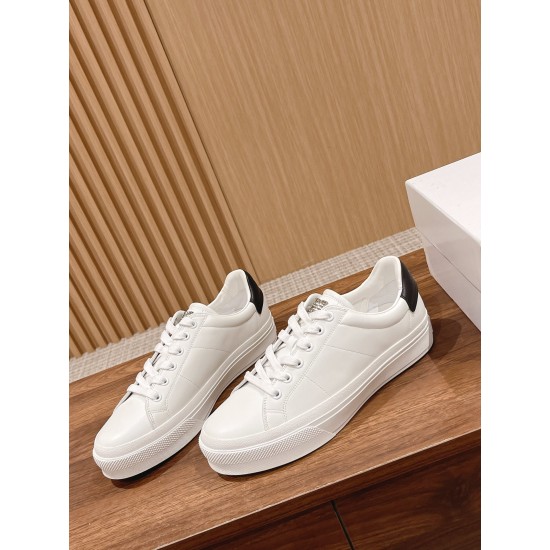 GIVENCHY Sneakers