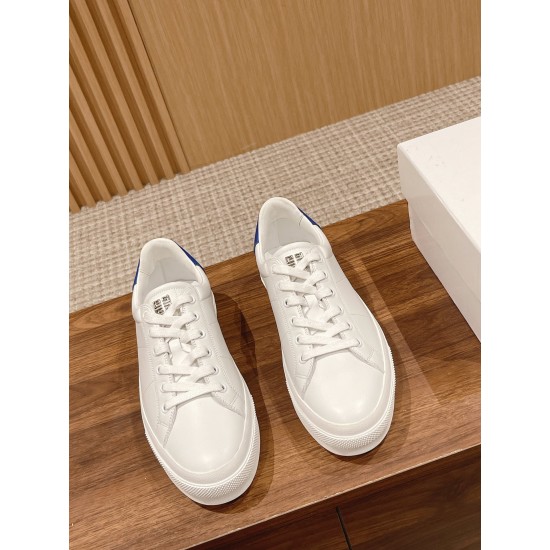 GIVENCHY Sneakers