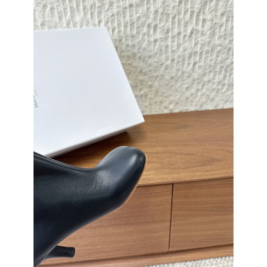 530G279  Maison Margiela 玛吉拉 25ss秋冬新款 直筒 长靴不过膝 MM6家tabi分趾鞋靴 原版开模双层真皮鞋底 原版套楦鞋型很大方 搭配各种风格都轻松驾驭 小短腿的福音 上身瞬间秒变大长腿 上脚不被常规所拘束，随心所欲做自己～上脚炒鸡柔软舒适▪️鞋面：采用原版进口牛皮▪️内里垫脚：羊皮▪️大底：原版定制意大利双层真皮大底▪️Size：35-39（40.41定制不退不换）
