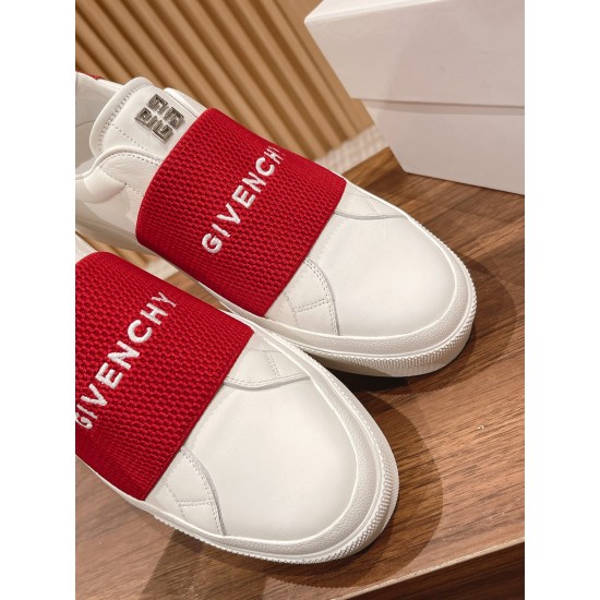 GIVENCHY Sneakers