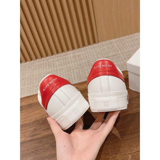 GIVENCHY Sneakers